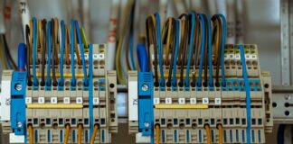 Gdzie znajdują się bezpieczniki w aucie?