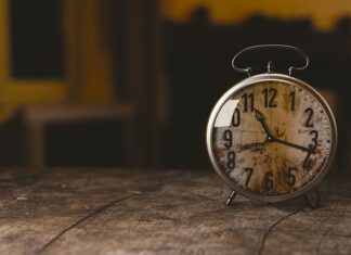 Jak przestawić zegar?