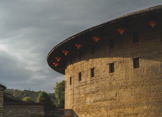 Co może być przyczyną drgania kierownicy?