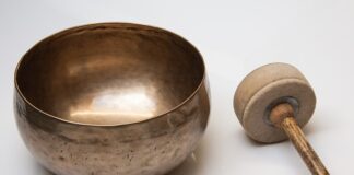 Czym smarować bębenek zamka?