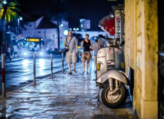 Ile waży skuter śnieżny?