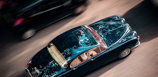 Kiedy bardziej opłaca się wypożyczyć auto zamiast korzystać z własnego samochodu